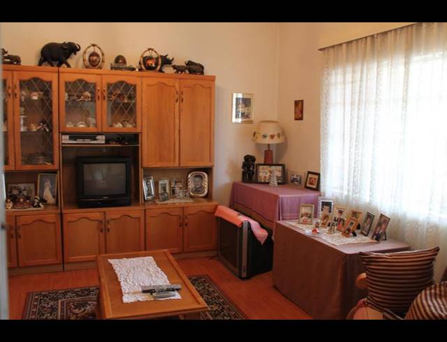 6 BEDROOM HOUSE FOR SALE IN BEZUIDENHOUT VALLEY